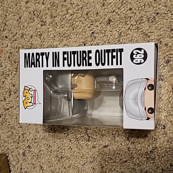 Pop Back to the Future Marty in Future Outfit Vinyl Figure - Picture 6 of 8